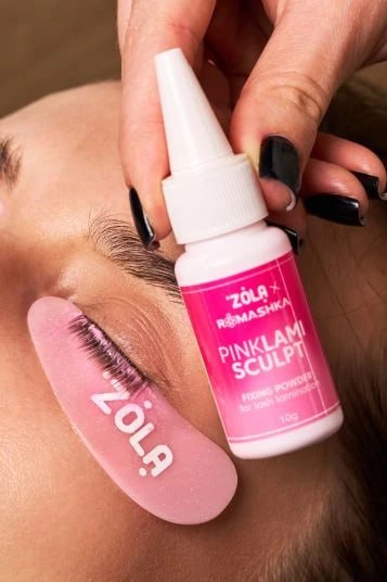 ZOLA x Romashka – Pudră de fixare pentru laminarea genelor Pink LamiSculpt, 10 g